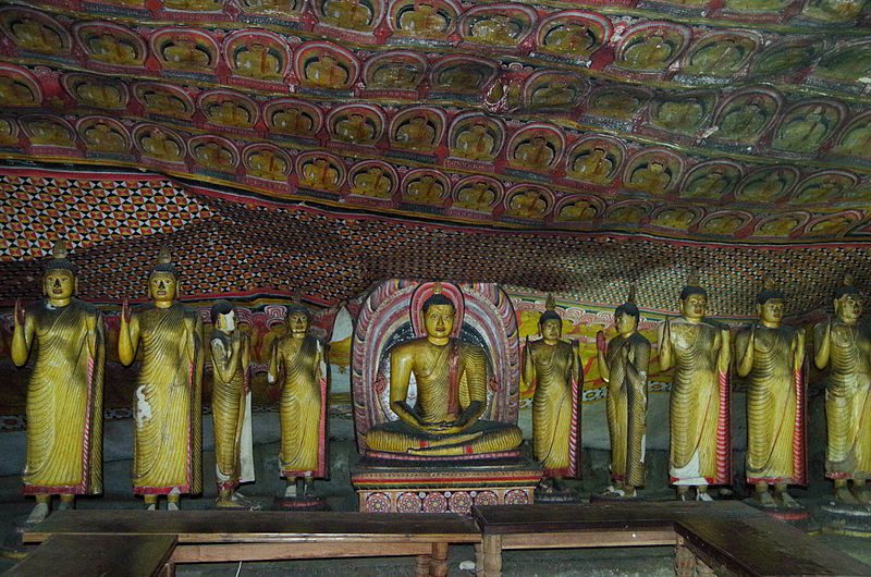 dambulla-cave-temple-inside