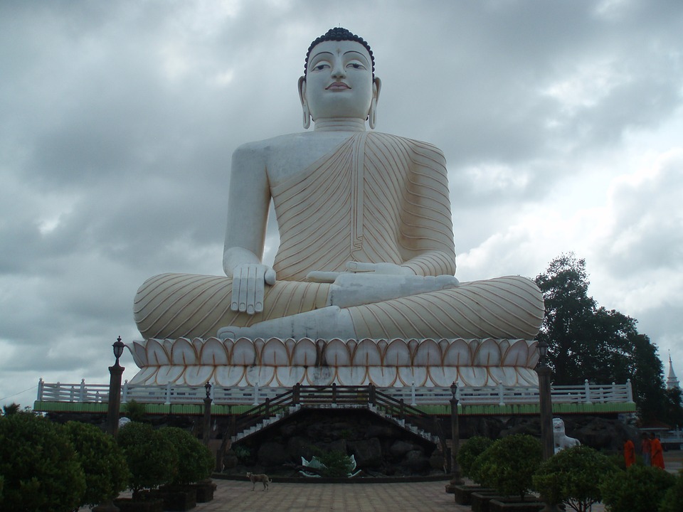 Sri Lanka Kande Vihare Temple Budha Cloudy Statue