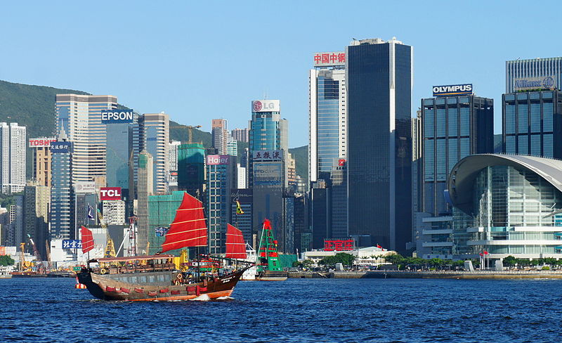  Aqua Luna, a Chinese Junk in Victoria Harbour, Hong Kong.