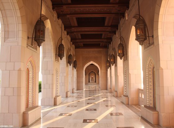 Sultan-Qaboos-Grand-Mosque-03