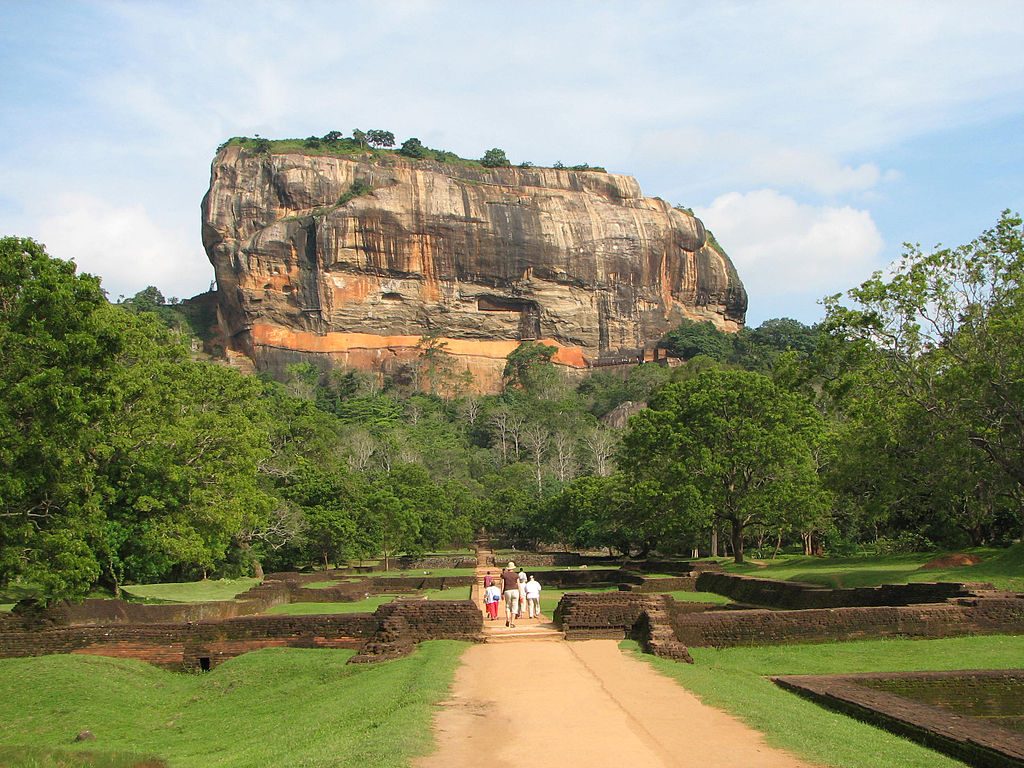Sigiriya Rock | Image Credit: By Bernard Gagnon (Own work) [GFDL or CC BY-SA 3.0], via Wikimedia Commons
