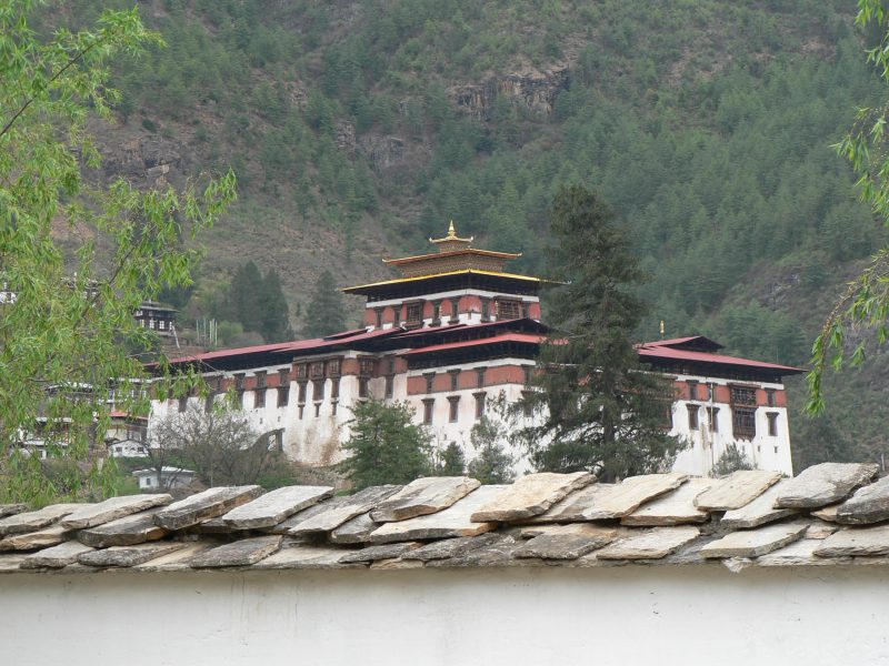 Paro Dzong | Image Courtesy: By Stephen Shephard (Own work) [GFDL, CC-BY-SA-3.0 or CC BY-SA 2.5-2.0-1.0], via Wikimedia Commons