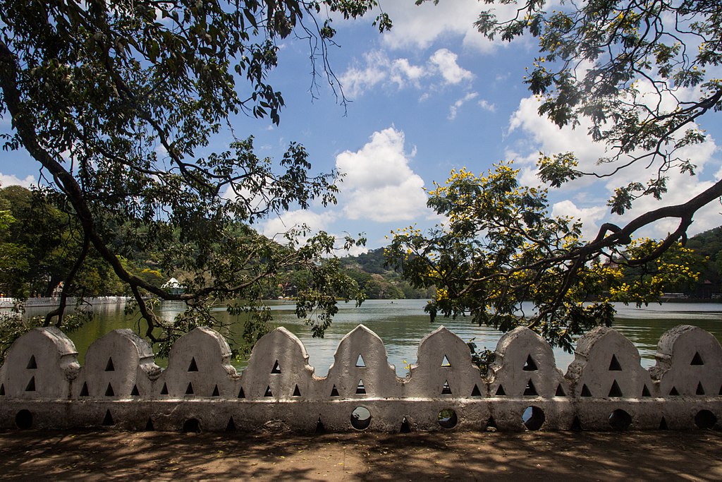 Kandy Lake | Image Credit – Alexey Komarov, CC By SA 3.0 via Wikipedia Commons