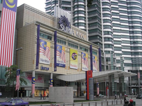 Suria KLCC | Image Credit - Two hundred percent, CC By SA 3.0 via Wikipedia Commons