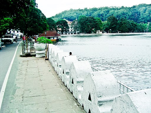 Kandy lake boad house