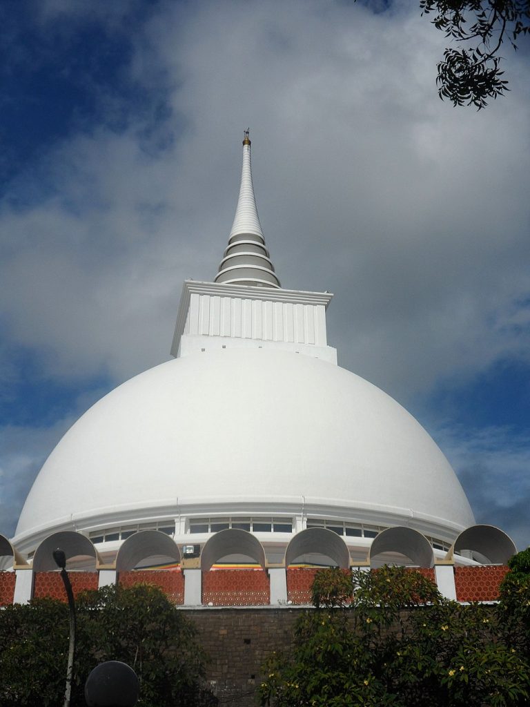 Kalutara Temple | Image Credit - Yoshan Bisanka, CC BY-SA 3.0 via Wikipedia Commons