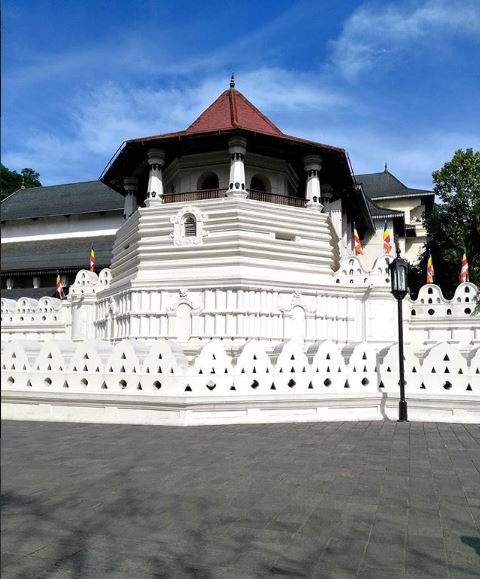 The Temple of the Sacred Tooth Relic | Image Credit - lavanikit Via Instagram