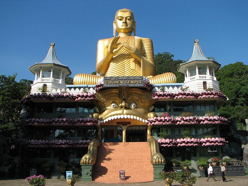 Damulla Cave Temple | Image Credit - Bernard Gagnon, CC BY-SA 3.0 Via Wikimedia Commons