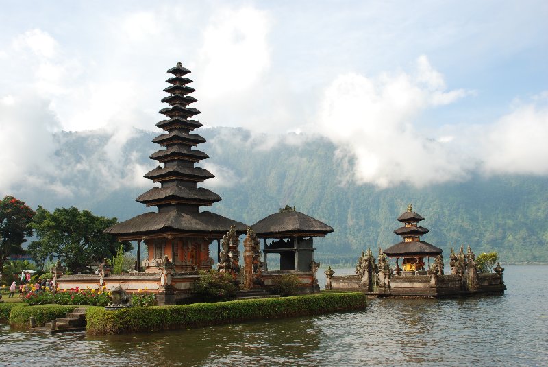 Ulun Danu Temple, Bali | Image Creedit - Jennifer from Kuala Lumpur, MALAYSIA,  CC BY 2.0 Via Wikimedia Commons