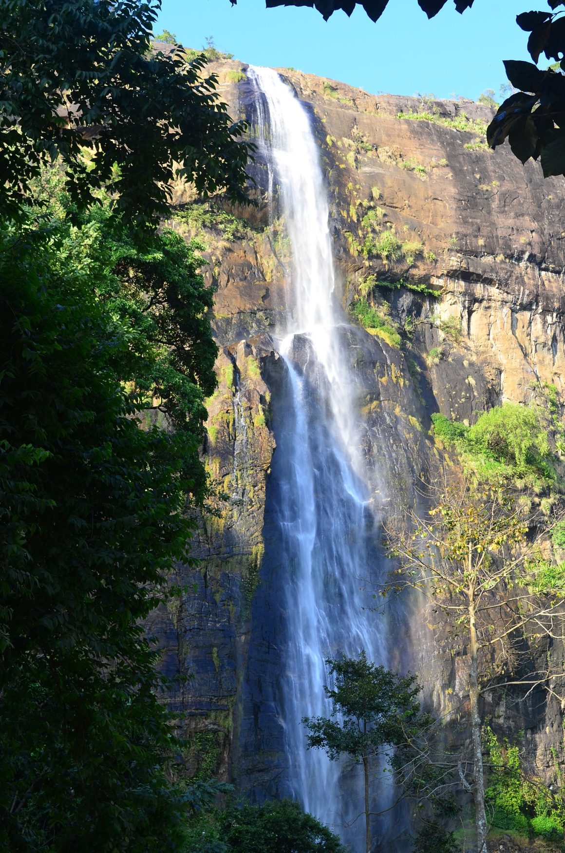 Diyaluma_Falls