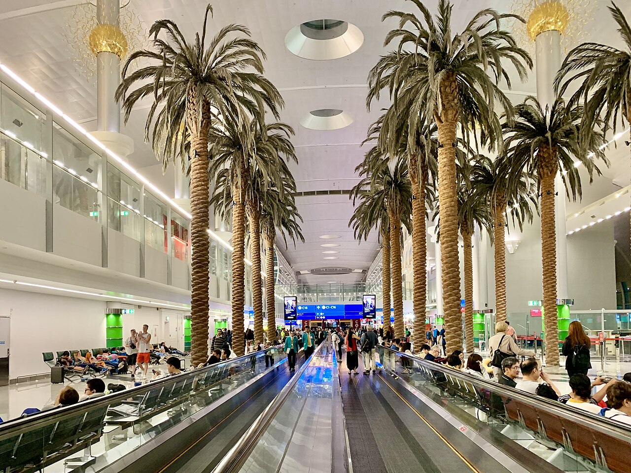 Dubai_International_Airport_interior_of_Terminal_3